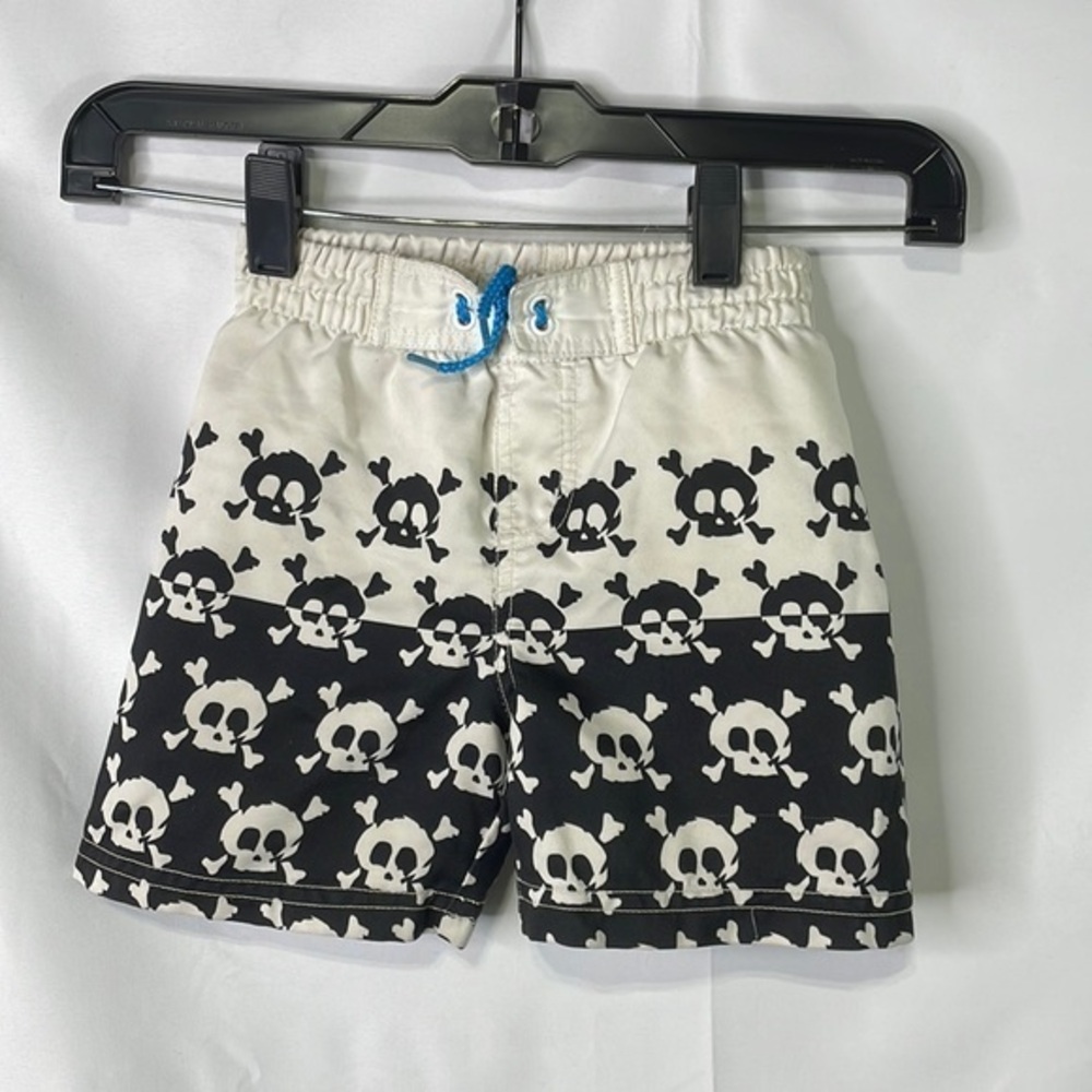 🪼 Black and cream skull swim trunks 18m